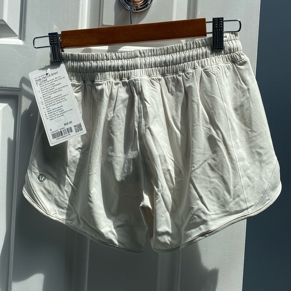 Lululemon Hotty Hot 4” lined shorts. NWT